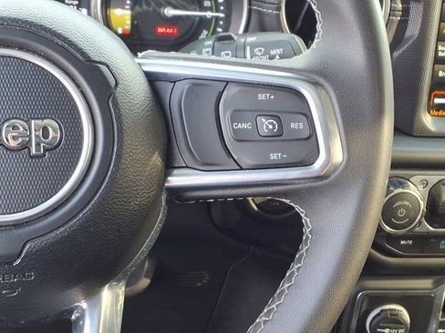 Used 2023 Jeep Wrangler Unlimited Sahara image 18