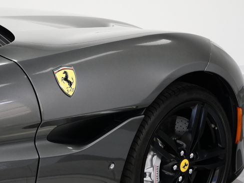 Used 2019 Ferrari Portofino RWD image 40
