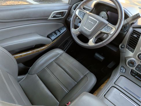 Used 2015 GMC Yukon Denali w/ Premium Package image 34