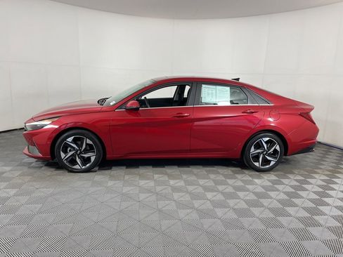Used 2022 Hyundai Elantra Limited w/ Preferred Accessory Package image 2