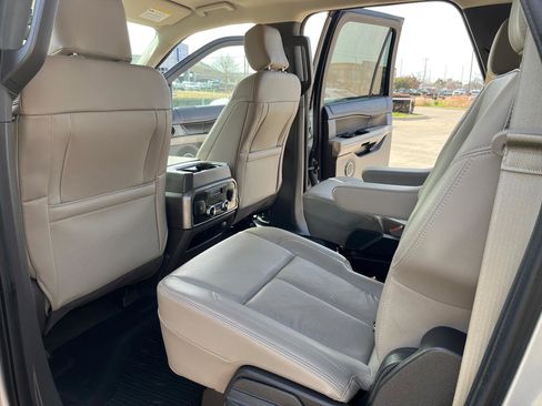Used 2020 Ford Expedition Max XLT w/ Equipment Group 202A image 8