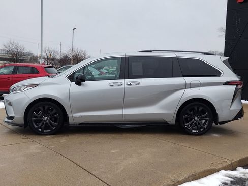 Used 2021 Toyota Sienna XSE image 20