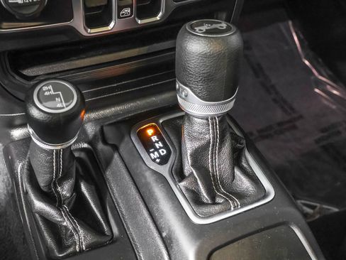 Used 2020 Jeep Wrangler Unlimited Sahara image 23