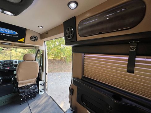 Used 2017 RAM ProMaster 2500 w/ Premium Appearance Group image 47