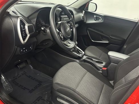 Used 2020 Kia Soul S image 10