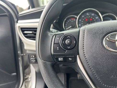 Used 2015 Toyota Corolla LE image 17