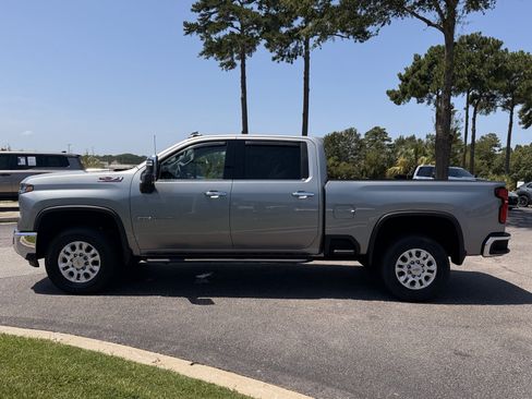 Used 2025 Chevrolet Silverado 2500 LTZ w/ LTZ Plus Package AWD/4WD image 9