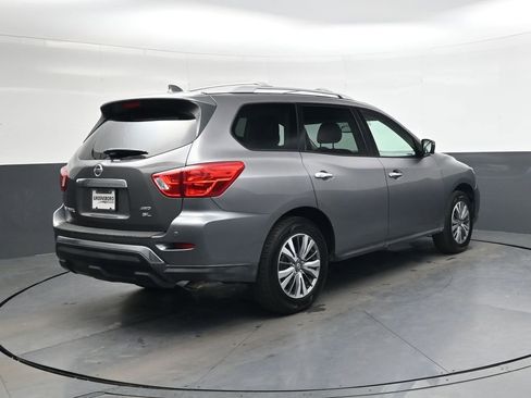 Used 2019 Nissan Pathfinder SL image 4