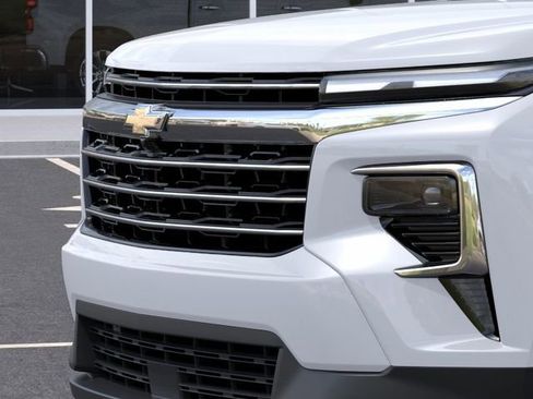 New 2026 Chevrolet Traverse LT w/ Sun and Wheel Package FWD image 13