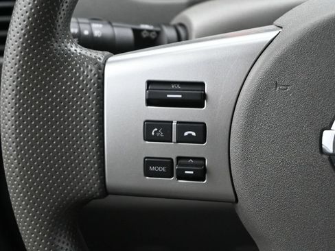 Used 2020 Nissan Frontier SV w/ Midnight Edition Floor Mats AWD/4WD image 7