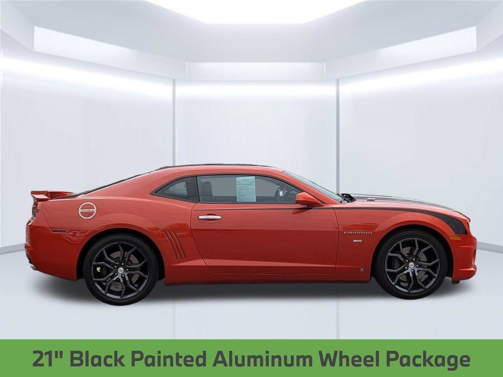 Used 2010 Chevrolet Camaro SS w/ RS Package RWD image 9