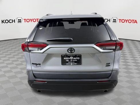Used 2021 Toyota RAV4 LE AWD/4WD image 7
