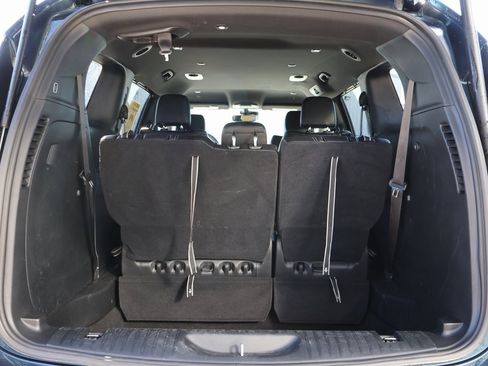 Used 2025 Chrysler Pacifica Select image 14