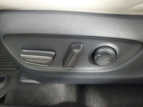 Used 2025 Toyota RAV4 Limited AWD/4WD image 22