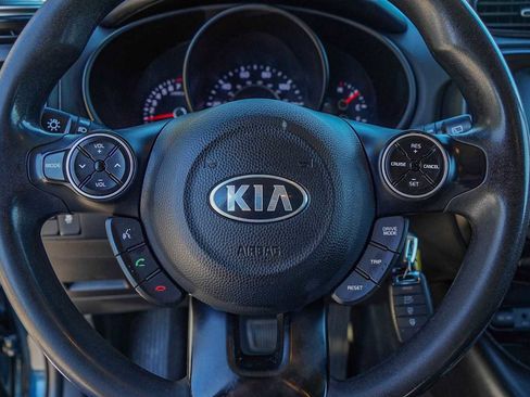 Used 2018 Kia Soul + image 12