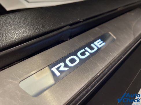 Used 2018 Nissan Rogue SV image 19
