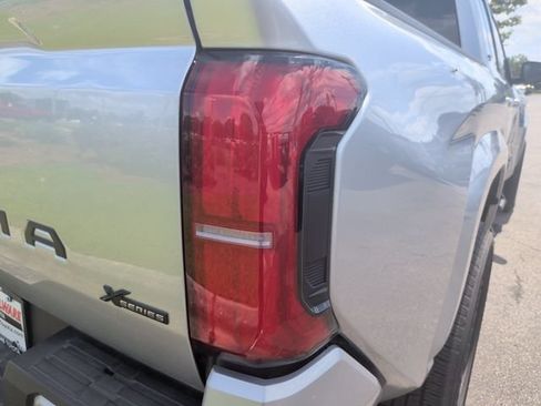 Used 2025 Toyota Tacoma SR5 AWD/4WD image 12