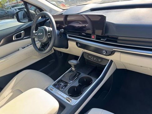 Certified 2025 Kia Carnival SX Prestige FWD image 5