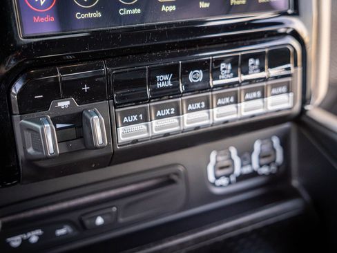 Used 2019 RAM 3500 Laramie image 24