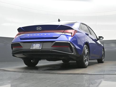 Certified 2025 Hyundai Elantra Limited FWD image 31