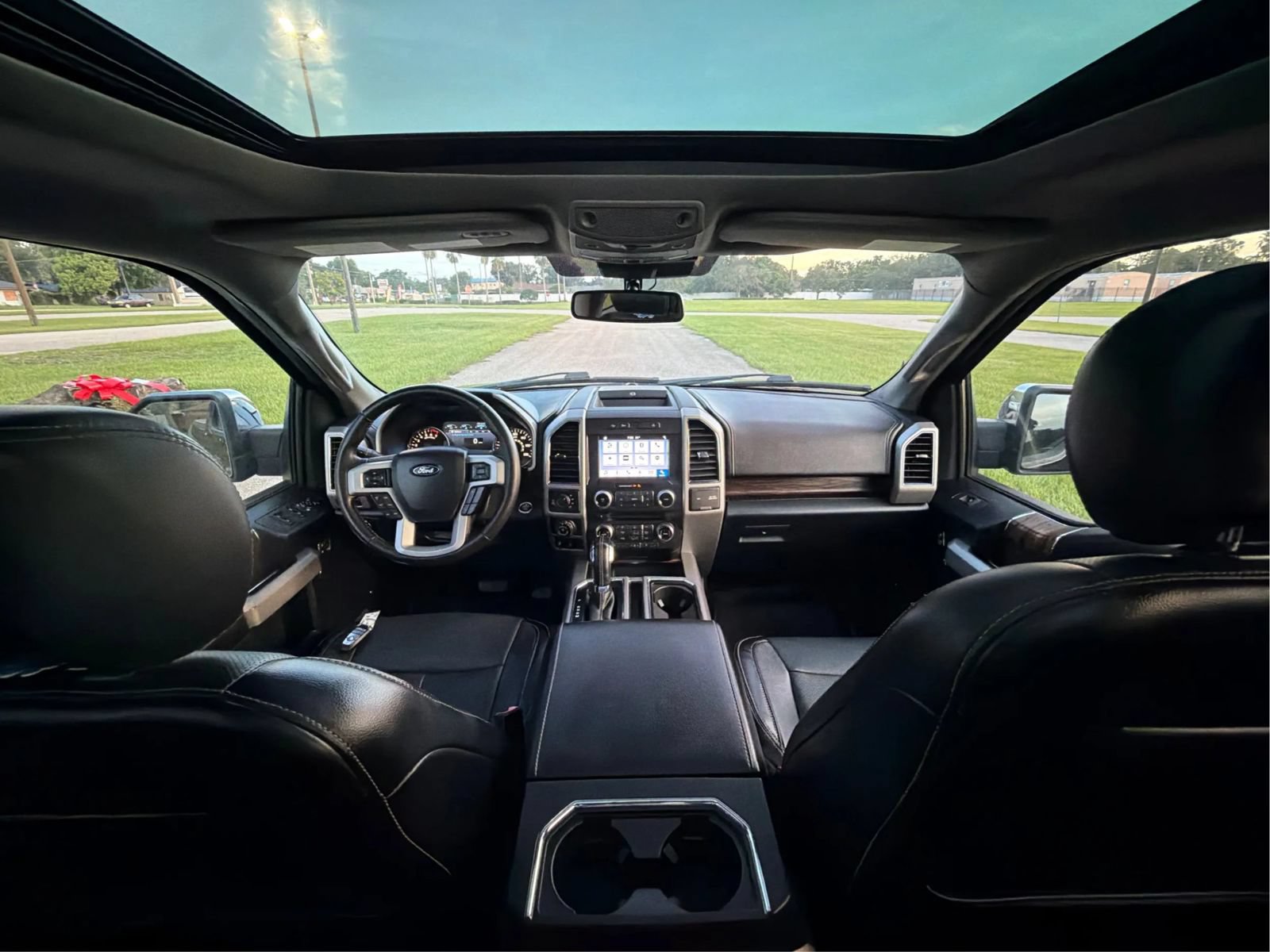 Used 2018 Ford F150 Lariat w/ Equipment Group 502A Luxury AWD/4WD image 10