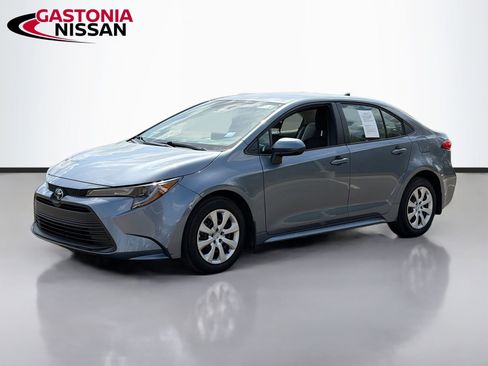 Used 2026 Toyota Corolla LE FWD image 2