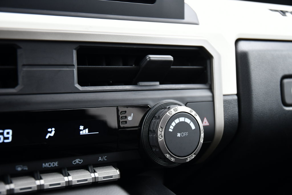 Used 2024 Toyota Tacoma TRD Off-Road AWD/4WD image 19