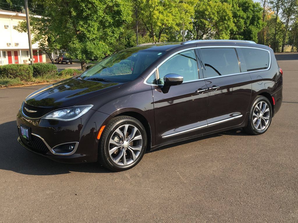 Used 2017 Chrysler Pacifica Limited FWD image 11