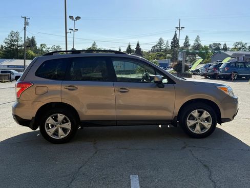 Used 2016 Subaru Forester 2.5i Premium w/ Popular Package #2 AWD/4WD image 9