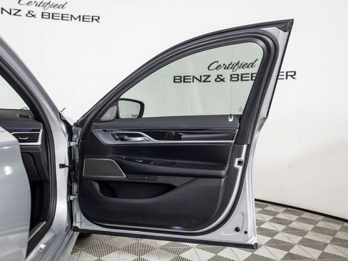 Used 2020 BMW 740i w/ M Sport Package RWD image 23