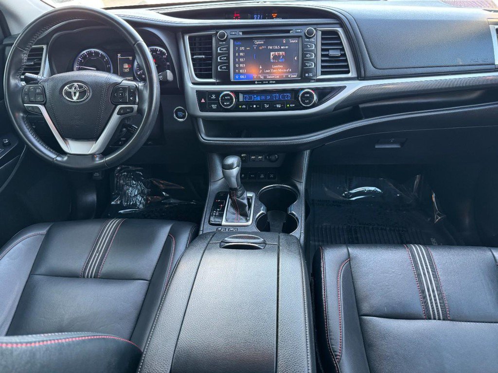 Used 2019 Toyota Highlander SE w/ Nightshade Edition AWD/4WD image 15