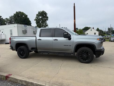 Used 2025 Chevrolet Silverado 2500 Custom w/ Custom Blackout Package AWD/4WD image 5