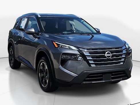 Used 2025 Nissan Rogue SV w/ SV Premium Package image 2