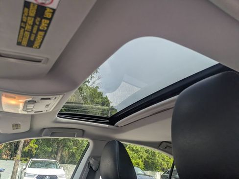 Used 2015 Lexus ES 300h w/ Navigation System Package FWD image 26