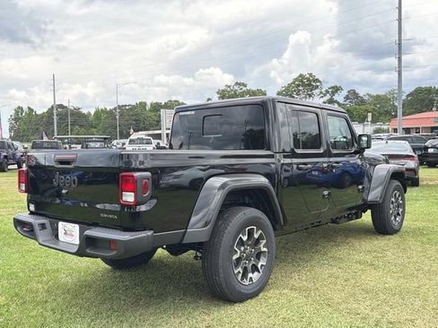 New 2026 Jeep Gladiator Sport AWD/4WD image 9