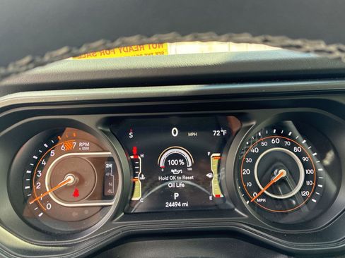 Used 2025 Jeep Wrangler Unlimited Sahara AWD/4WD image 10