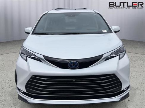 Certified 2023 Toyota Sienna Platinum image 8