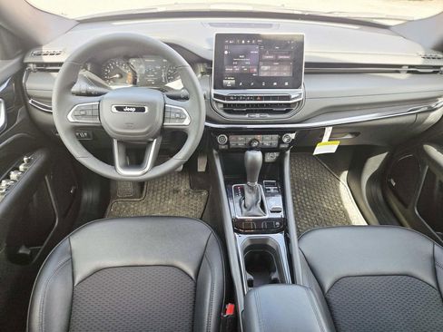 Certified 2025 Jeep Compass Latitude w/ Sun & Sound Group AWD/4WD image 10