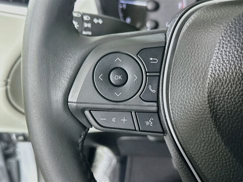 Used 2025 Toyota Corolla Cross LE FWD image 16