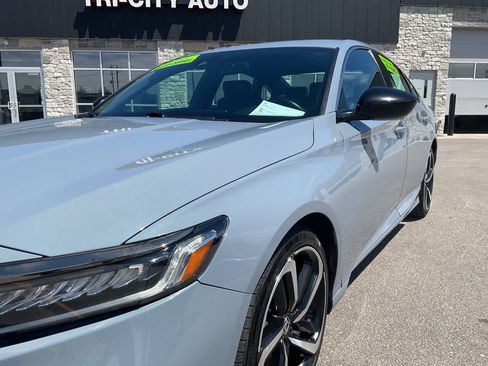Used 2022 Honda Accord Sport image 2
