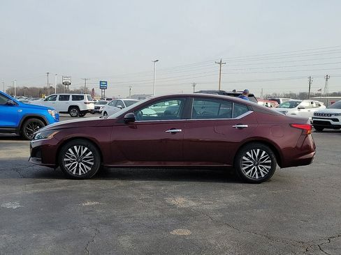 Used 2025 Nissan Altima 2.5 SV FWD image 3