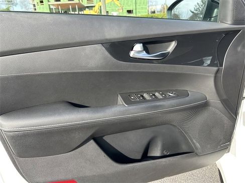 Used 2024 Kia Forte GT-Line w/ GT-Line Premium Package image 17