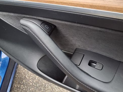 Used 2023 Tesla Model 3 Standard Range RWD image 22