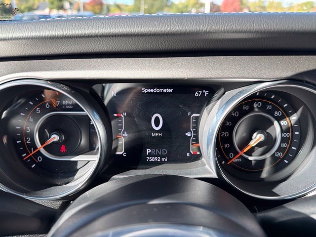 Used 2018 Jeep Wrangler Unlimited Sahara w/ Uconnect 4C Nav & Sound Group AWD/4WD image 21