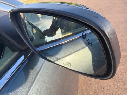 Used 2010 Ford Taurus Limited FWD image 6