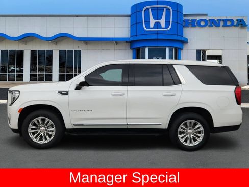 Used 2024 GMC Yukon SLT AWD/4WD image 3
