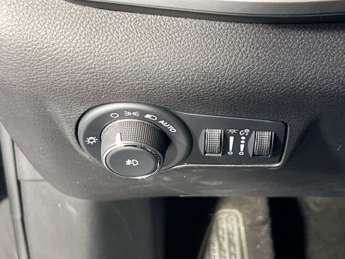 Used 2022 Jeep Compass Latitude image 10