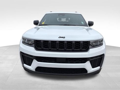 New 2026 Jeep Grand Cherokee L 4WD image 2