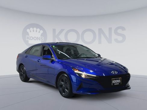 Used 2023 Hyundai Elantra SEL image 5