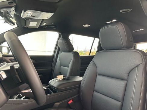 New 2026 Chevrolet Traverse LT image 14